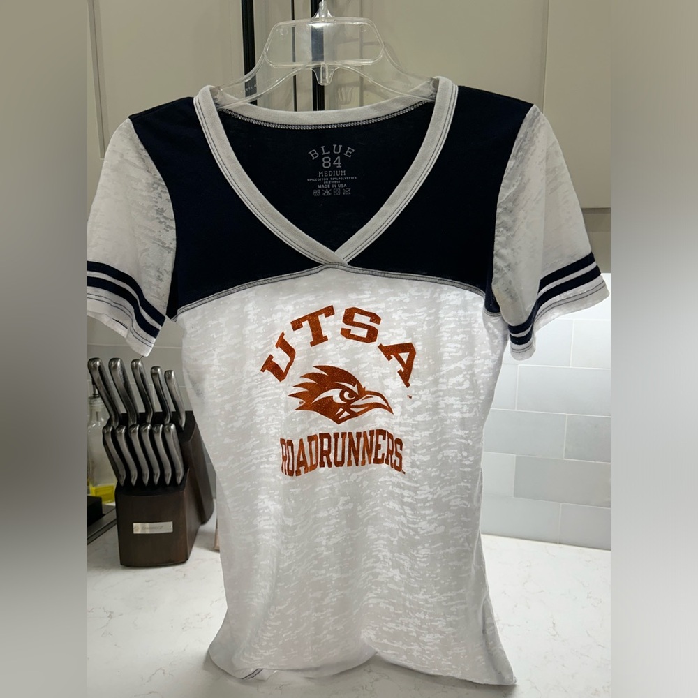 UTSA v neck top